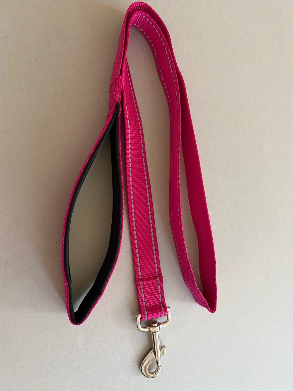 Pink 4 FT Nylon Dog Leash w/Silver Clip, Reflective Stitching & Padded Handle.
